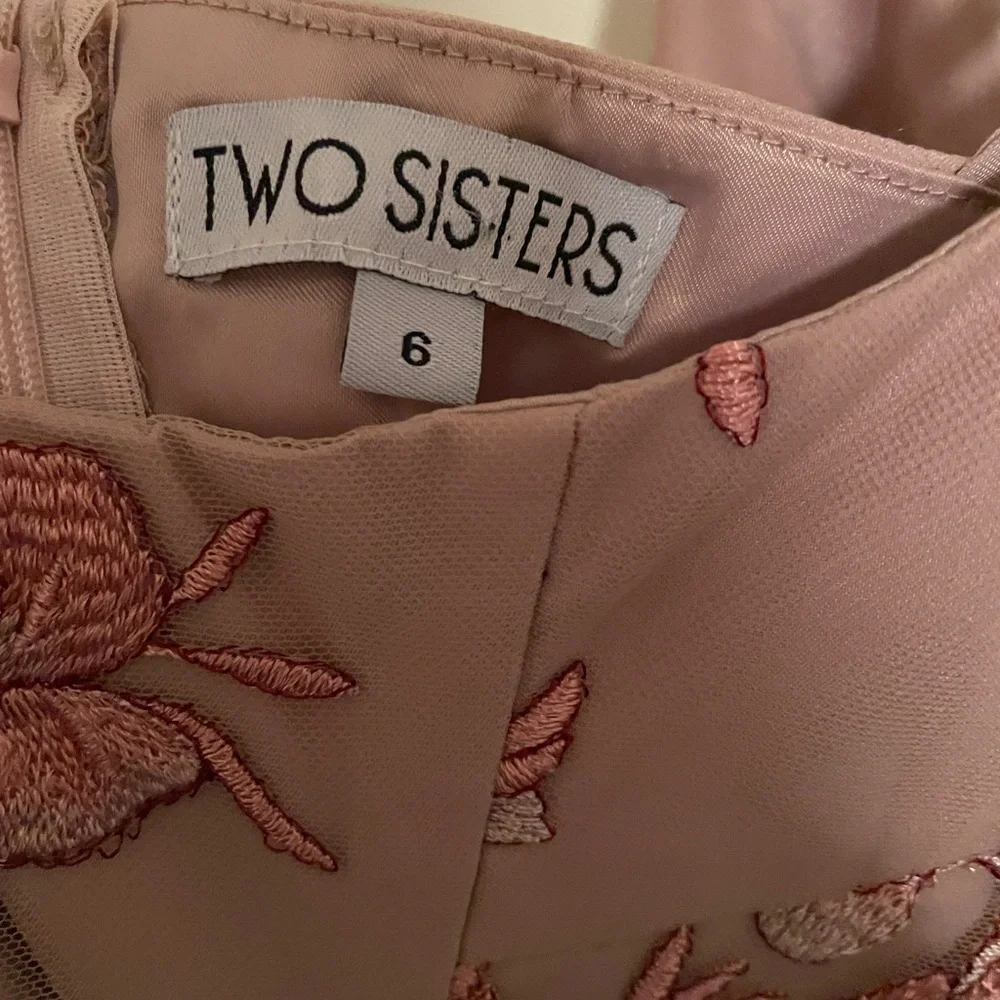 Two Sisters Jaus Women’s The Sassy Dress - Picture 5 of 14